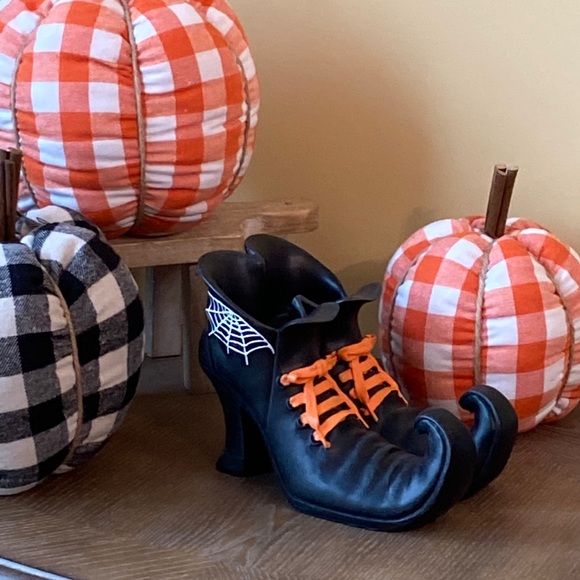 NEW! Fall Halloween Vintage Inspired Black Ceramic Gothic Salem Witch Boot Shoes - Picture 2 of 9